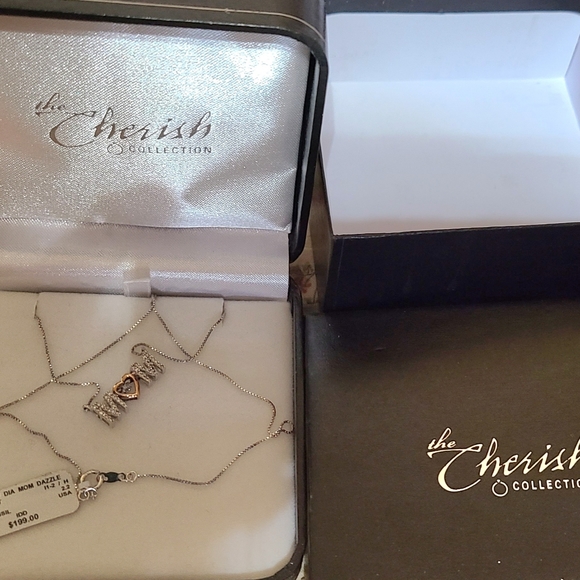 Women Necklace with 1/4ct Diamonds - Picture 12 of 13